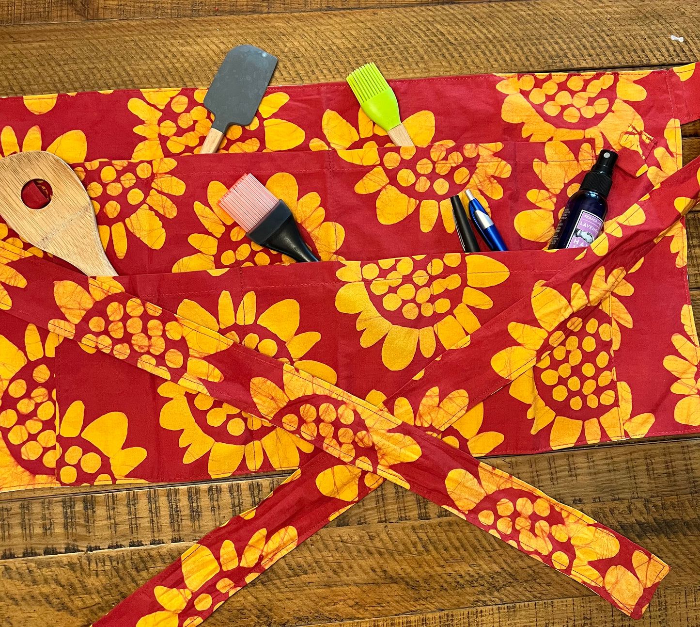 Sustainable Multi Pocket Aprons for Farmers, Egg Farmers, Gardeners, Teachers, Massage Therapist, Pet Groomers, Hair Stylists